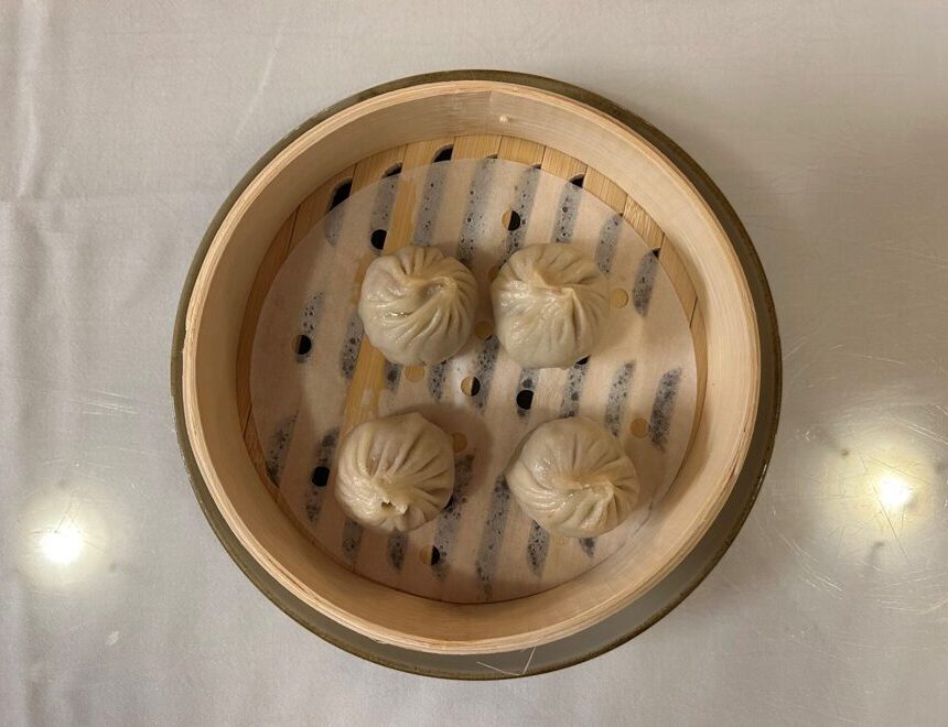 101 经典小笼包（猪肉） | Xiao Long Bao (4 Stk)  | gedämpfte Suppenteigtaschen mit Schweinefleisch | 18.50