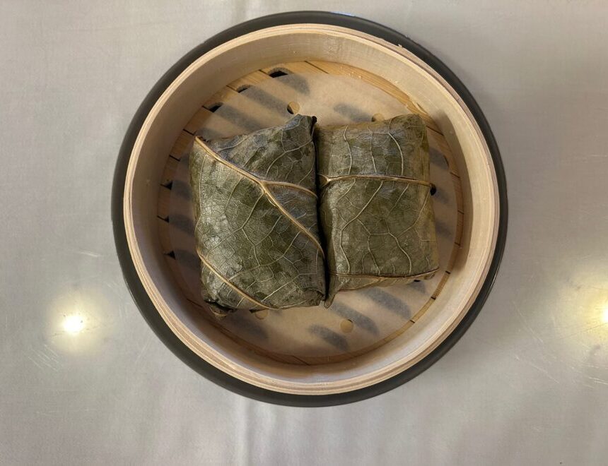 116 迷你荷叶糯米鸡 | Nuomi Ji (2 Stk)  | Klebreis gefüllt mit Poulet, eingewickelt in Lotusblättern | 15.50