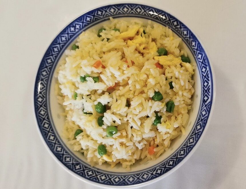 702 蔬菜炒饭 (小) | Gebratener Reis mit Gemüse (klein) | vegetarisch, kleine Portion | 10.50